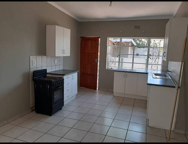 6 BEDROOM CLUSTER FOR SALE IN GEDULD